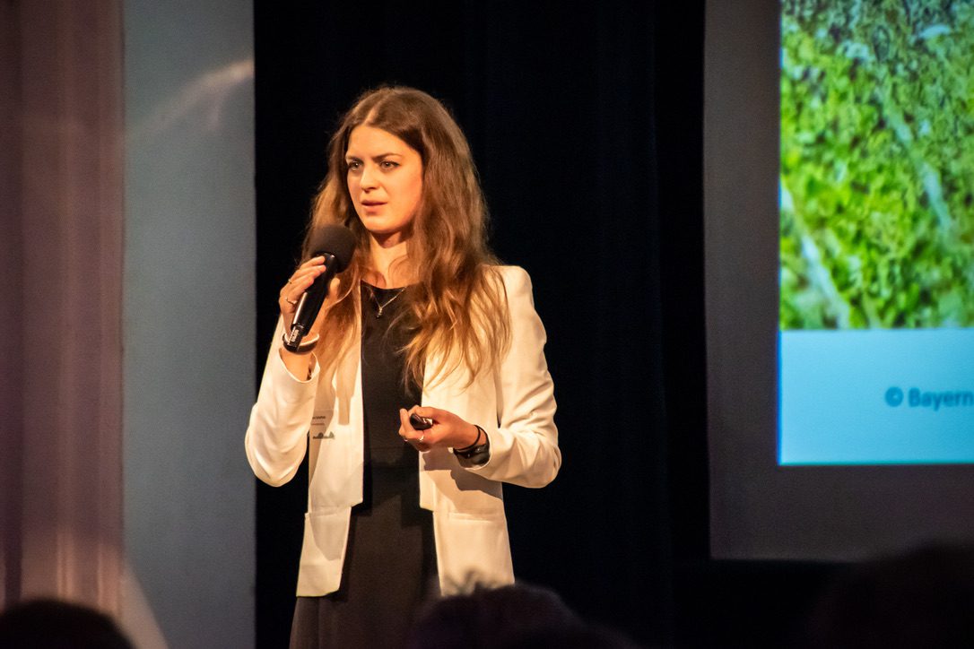 Anna Scheffold von Realizing Progress als Speakerin bei der Nachhaltigkeitskonferenz 2022 in Miesbach